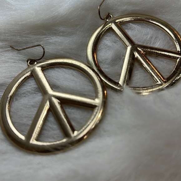 Gold piece sign earrings - Picture 2 of 4